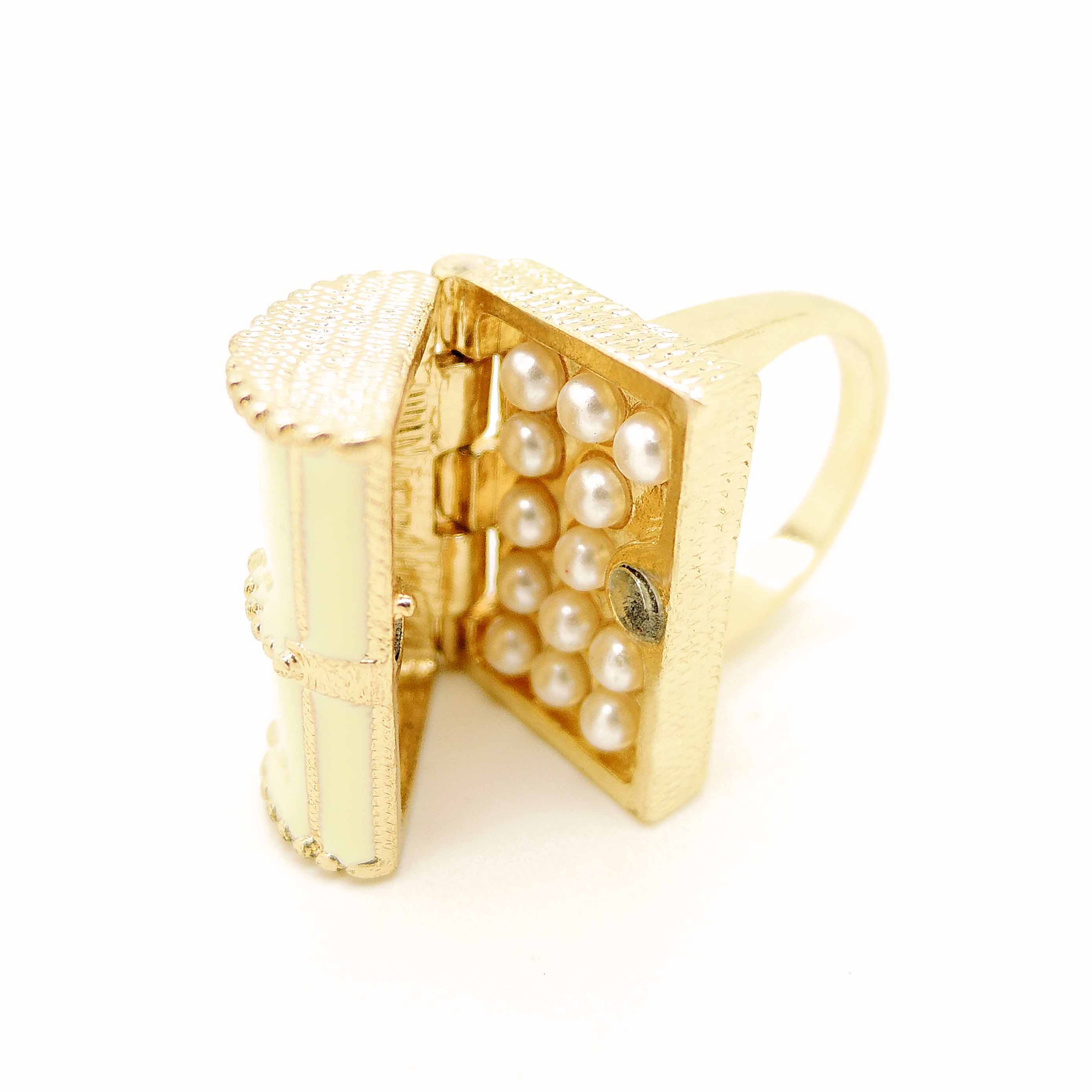 Jewelry Box Ring on Luulla